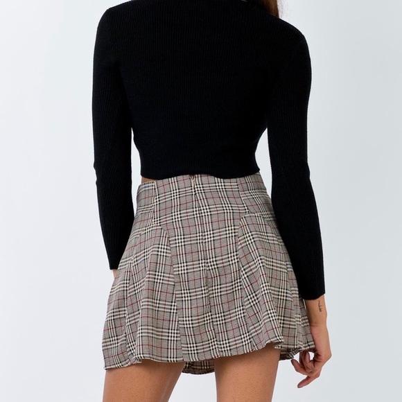 SOLD‼️ Princess Polly Plaid Skirt - Picture 4 of 5